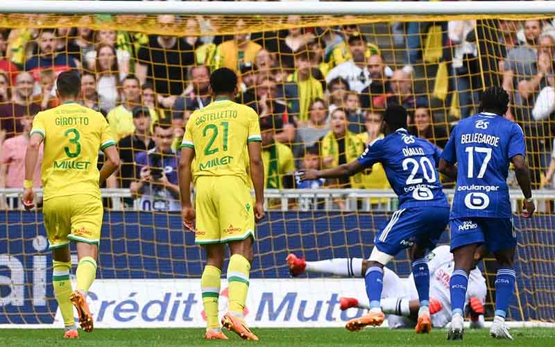Soi kèo phạt góc Strasbourg vs Nantes, 2h00 ngày 7/10 - Ảnh 1