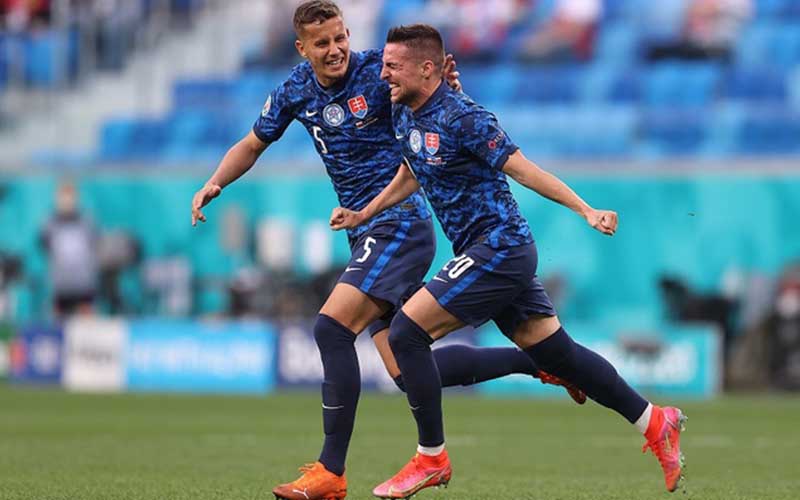 Soi kèo phạt góc Slovakia vs Iceland 2h45 ngày 17/11: Trận quyết định của chủ nhà  - Ảnh 1